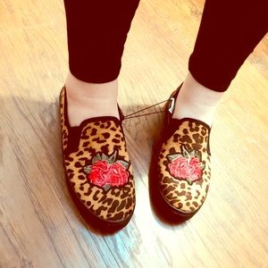 ✨ SOLD ✨ Leopard print board shoes with Rose